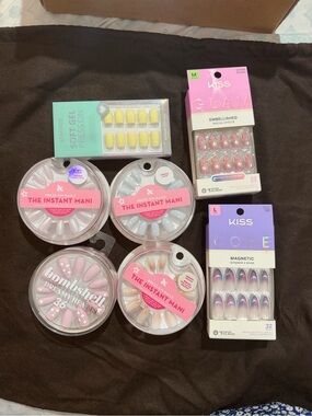 Kiss & The Instant Mani Assorted Pink Press-On Nails Set bundle